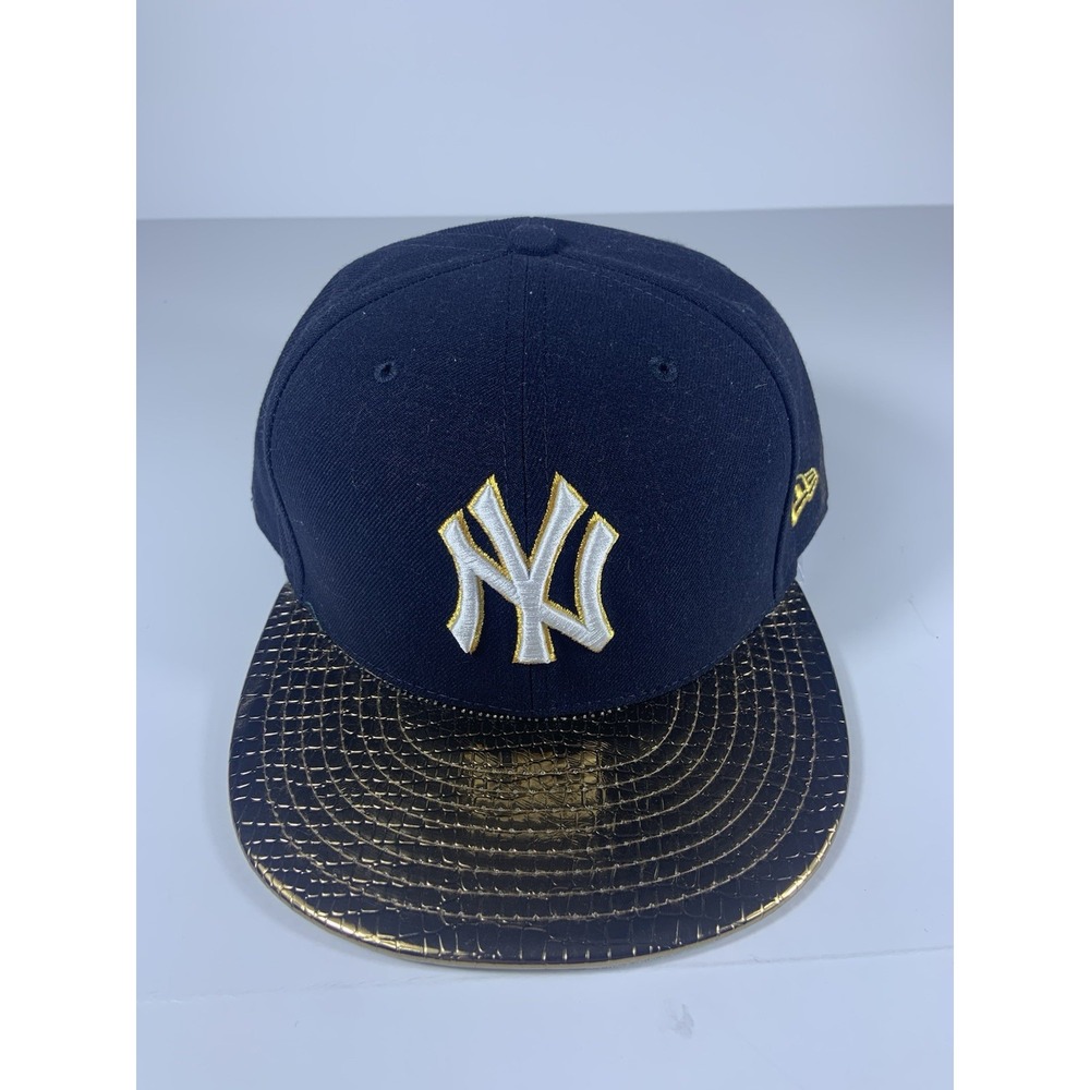 New York Yankees Hat Cap Fitted Mens 7 3/4 Blue Gold MLB Baseball Logo New Era